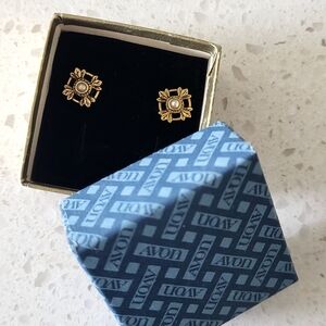 1983 AVON Victoria Pearl Needle Earrings